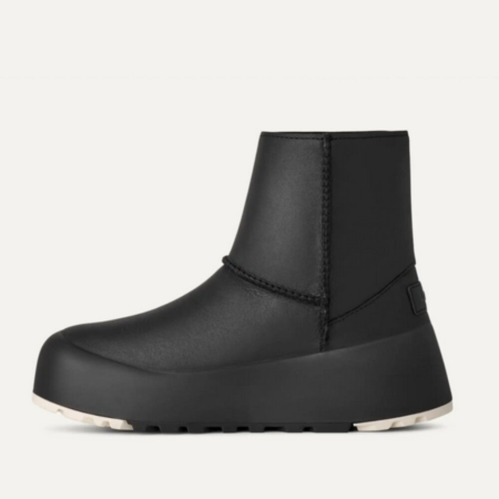 🇨🇦 UGG Women's Classic Leather StreetScape - Picture 3 of 11